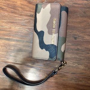 IPhone 5 Wristlet Case